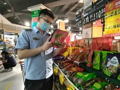 濟(jì)南市場(chǎng)監(jiān)管部門開展粽子市場(chǎng)專項(xiàng)檢查，現(xiàn)場(chǎng)責(zé)令問(wèn)題經(jīng)營(yíng)者整改